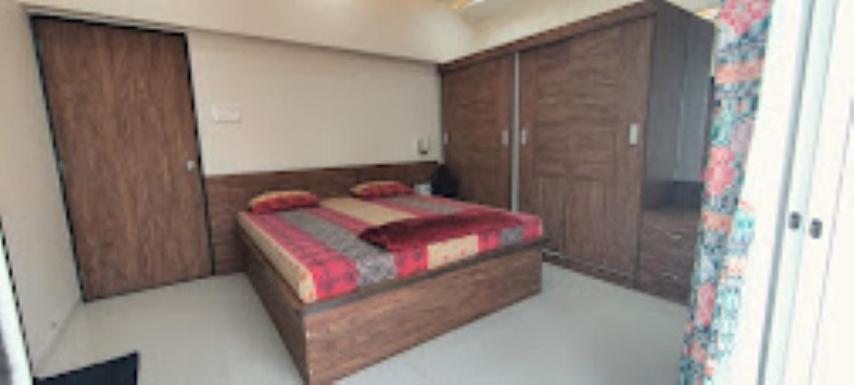 Monarch Holidays,ناسيك المظهر الخارجي الصورة